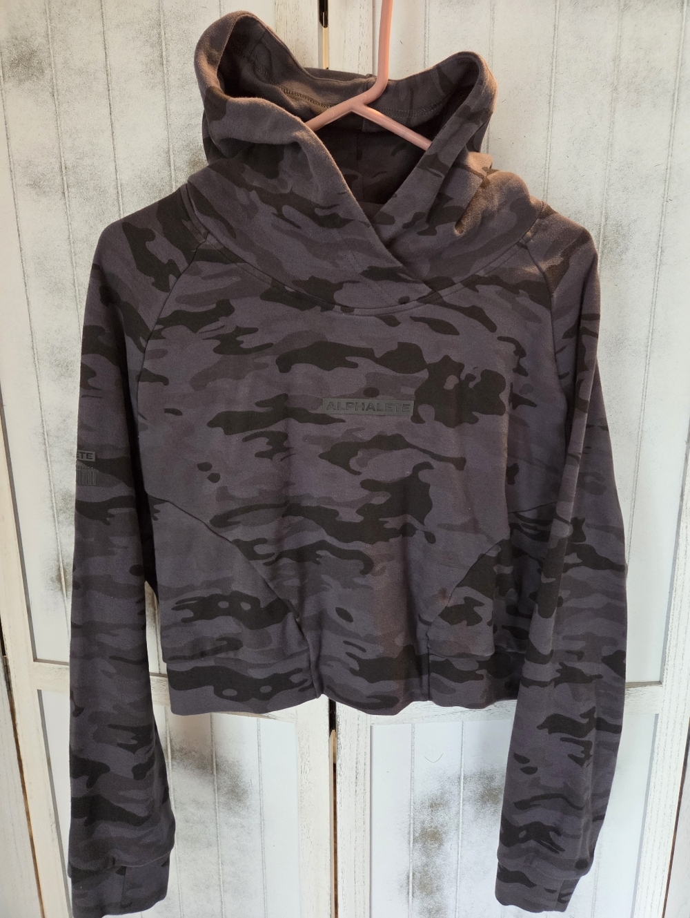 Alphalete  Gray Camo  Cropped Pullover Hoodie Extra Large